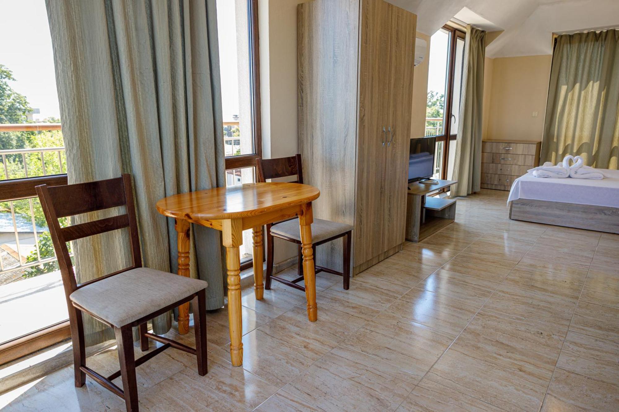 אקהטופול Family Hotel Silitur מראה חיצוני תמונה